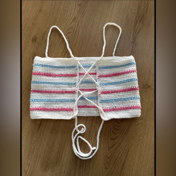 Hand crochet crop top - Picture 3 of 4